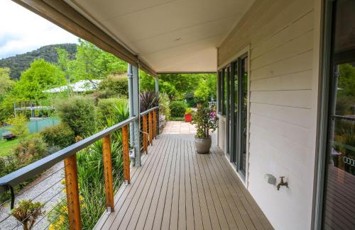 Bright House | Valley Vista