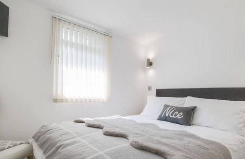 Bishopston Ski Chalet | Valleyview in the beautiful Swansea