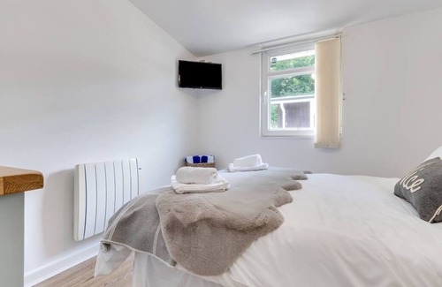 Bishopston Ski Chalet | Valleyview in the beautiful Swansea