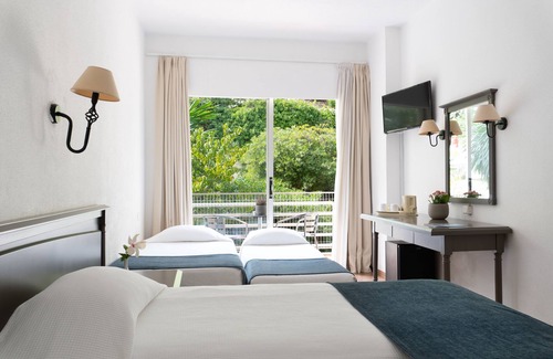 Agios Ioannis Peristeron Hotel | Valmar Corfu