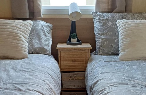Tattershall House | Value family friendly 3 bed cabin on Tattershall Lakes Country park
