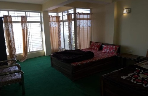Ghoom House | Vamoose Silver Pine Homestay