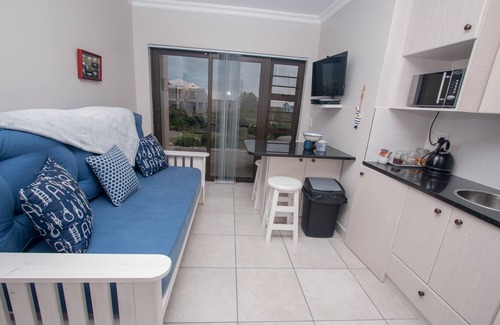 Betty's Bay House | Van Den Berg's Guesthouse