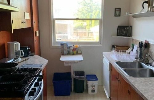 Burnaby Hotel | Vancouver Backpacker House