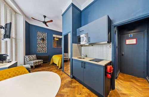 Lancaster Gate Apartment | Vancouver Studios