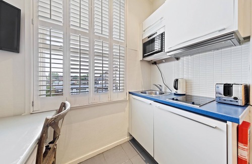 Lancaster Gate Apartment | Vancouver Studios