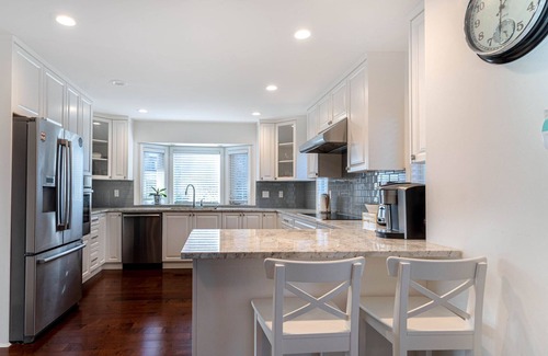 Oakridge House | Vancouver west 8 minutes to downtown and airport