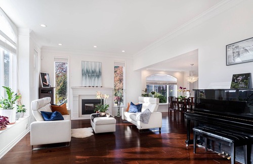 Oakridge House | Vancouver west 8 minutes to downtown and airport
