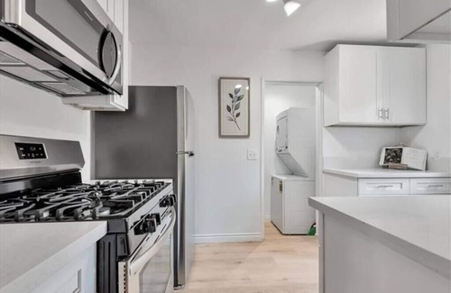 Monrovia House | Vanellie Luxe Home -Relaxing space-3beds 2 baths