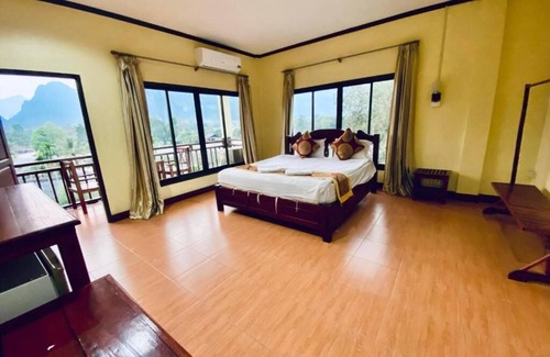 Vang Vieng Hotel | Vang Vieng Namsong River view Hotel