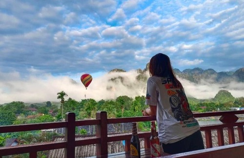 Vang Vieng Hotel | Vang Vieng Namsong River view Hotel