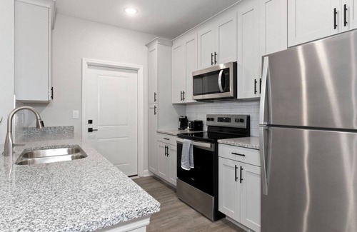 Newberry Apartment | Vanguard 1BD 2 - One Bedroom Apartment, Sleeps 2