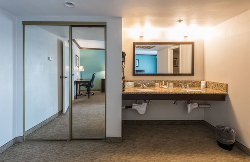Covina Hotel | Vanllee Hotel and Suites