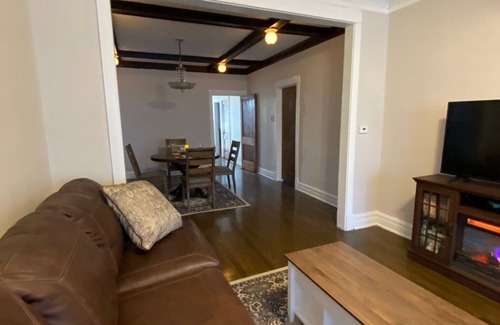 Belmont Cragin Apartment | Vantage appartement 9' ceiling, just renovated