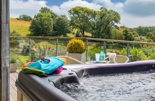 Bugford Cottage | VANTAGE POINT, HILLFIELD VILLAGE, family friendly in Dartmouth