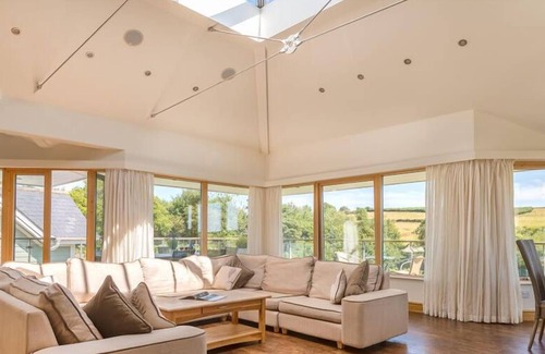 Bugford Cottage | VANTAGE POINT, HILLFIELD VILLAGE, family friendly in Dartmouth