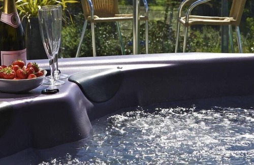 Bugford Cottage | VANTAGE POINT, HILLFIELD VILLAGE, family friendly in Dartmouth