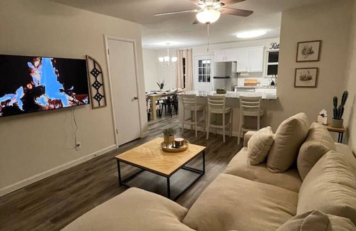 Haltom City House | Vaqueros Village - Fort Worth