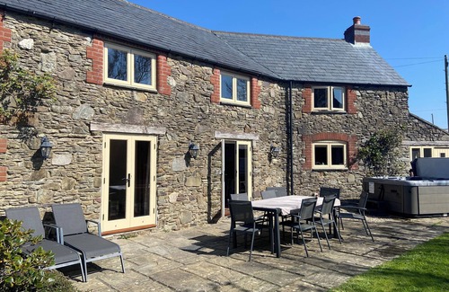 Barnstaple House | VARLEY LODGE, family friendly, with hot tub in Barnstaple