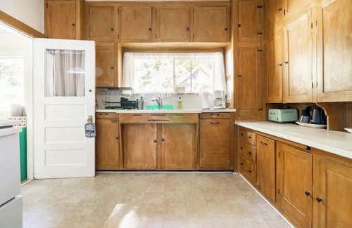 Vashon Island House | Vashon view home, pets ok, 5 min walk beach/coffee