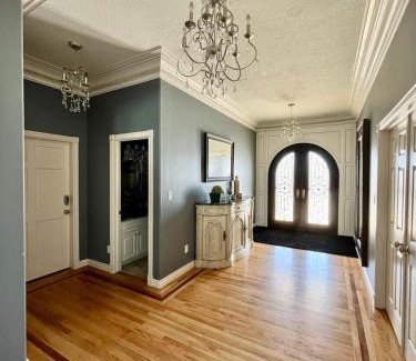 Inkom House | Vast Family Home- VIEWS pool table private