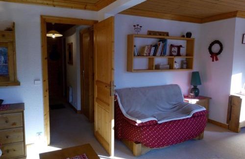 Les Allues Apartment | Vaste Appt 2 ch + cabine, 200m des pistes, parking, balcon sud, non-fumeur - FR-1-355-183
