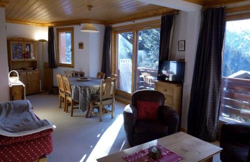 Les Allues Apartment | Vaste Appt 2 ch + cabine, 200m des pistes, parking, balcon sud, non-fumeur - FR-1-355-183