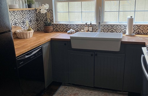 Leisure Land House | Vaughn Lakeview cottage
