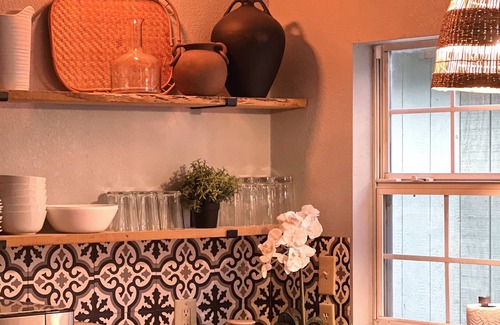 Leisure Land House | Vaughn Lakeview cottage