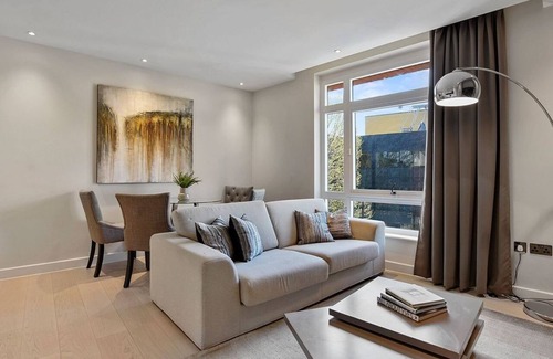 Pimlico Apartment | Vauxhall Bridge 2 Bedroom With Aircon in London
