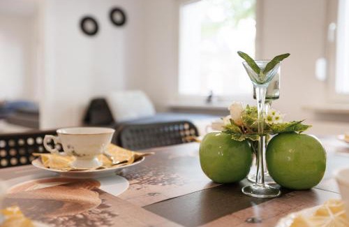 Aldenrade Apartment | VAZ Apartments Walsum für Monteure und Fachkräfte, Küche, Terrasse, TV, WLAN, Parkplatz, Autobahnähe