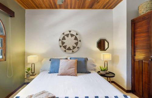 Tamarindo House | VBM1 Beachside Cottage Steps from the Shore