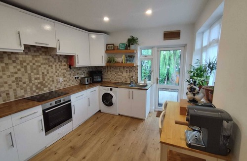 Coombe Hill Apartment | Vc - Cottage In The City