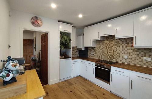 Coombe Hill Apartment | Vc - Cottage In The City