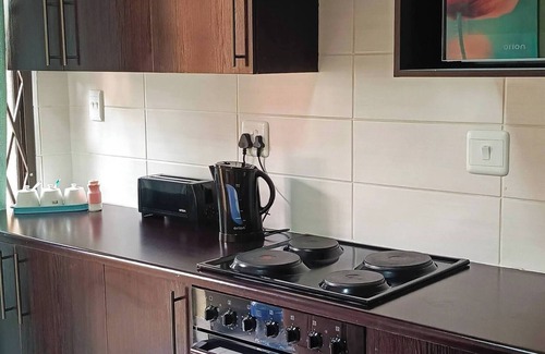 Blackheath Apartment | Veelux Self Catering Unit-wifi-netflix
