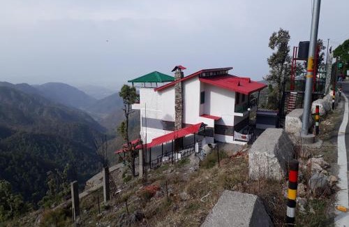 Suwakholi Villa | VEENU'S COTTAGE-views heater bonfire barbeque wifi MUSSOORIE