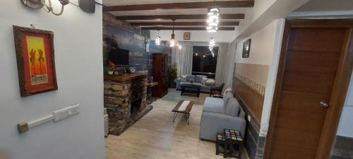 Suwakholi Villa | VEENU'S COTTAGE-views heater bonfire barbeque wifi MUSSOORIE