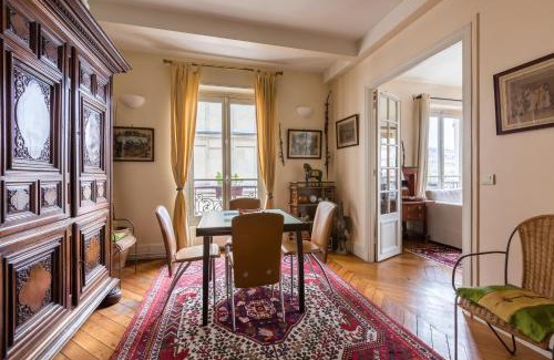 Les Iles Apartment | Veeve - Quai aux Fleurs Apartment