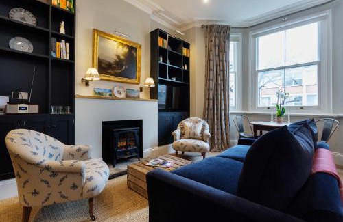 Addison Apartment | Veeve - Sinclair Sophistication