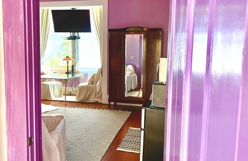Hawi Bed & Breakfast | Vegan Palace Suite @ Aloha Boutique Hotel / Alchohol-free, smoke-free