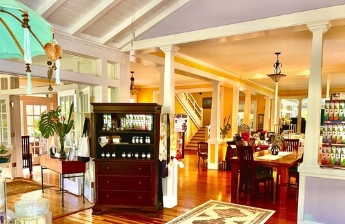 Hawi Bed & Breakfast | Vegan Palace Suite @ Aloha Boutique Hotel / Alchohol-free, smoke-free