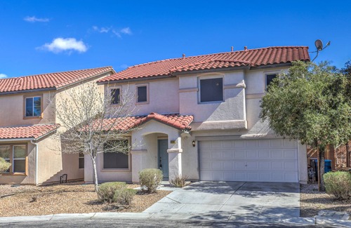 Enterprise House | Vegas 5 Bedroom, 3 bath vacation home with a pool!