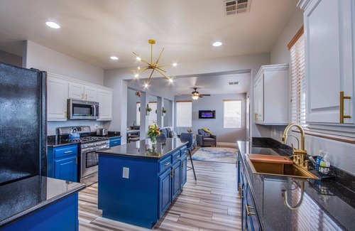 MacDonald Ranch House | Vegas Oasis, 15 mins to Strip, Sleeps 6-8, BBQ Grille & Firepit, Salt-Pool
