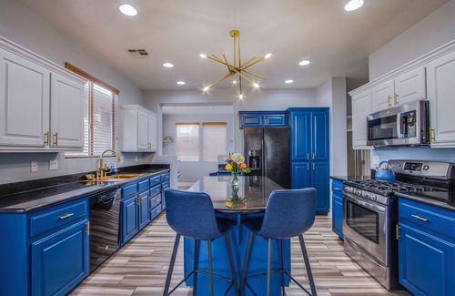 MacDonald Ranch House | Vegas Oasis, 15 mins to Strip, Sleeps 6-8, BBQ Grille & Firepit, Salt-Pool