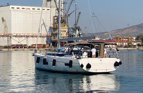 Volos City Centre Boat Rental | Vela