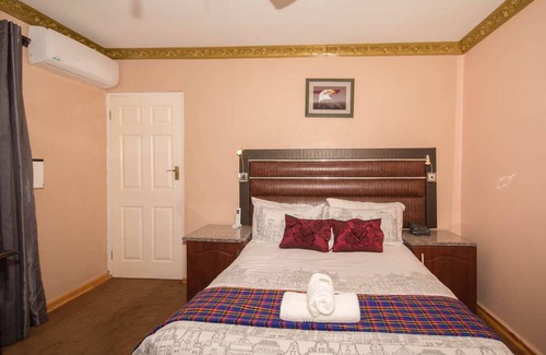 Port Elizabeth House | Vela Inn Unit 2, Algoa Park