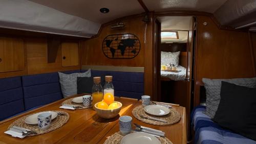 Caleta de Sebo Boat Rental | Velero Puma 32