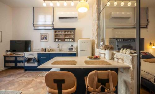 Jaffa Apartment | VELLER Shemaiah Apt #4