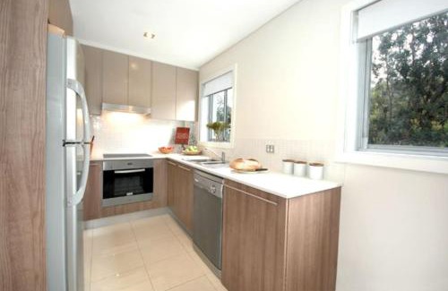 Clovelly Apartment | VELLY-Modern Light 2BR Moments from Clovelly Beach