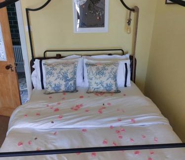 Mumbles Bed & Breakfast | Velo Club Mumbles